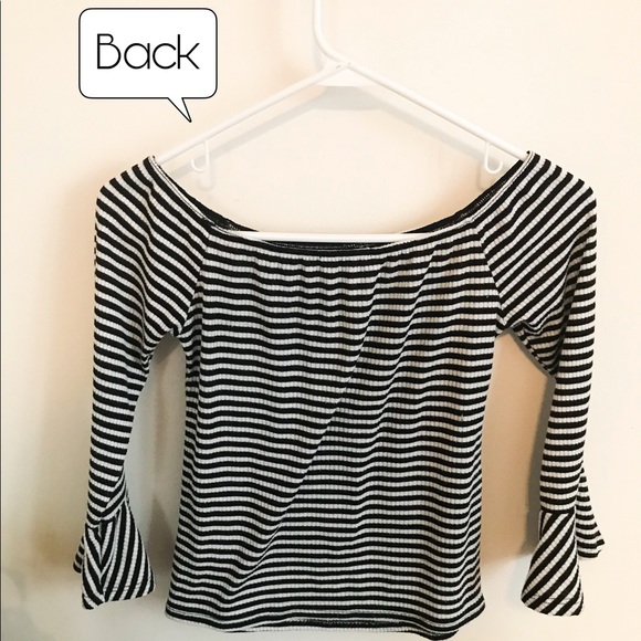 XS Bell Sleeve Off-the-Shoulder Top - Picture 3 of 4